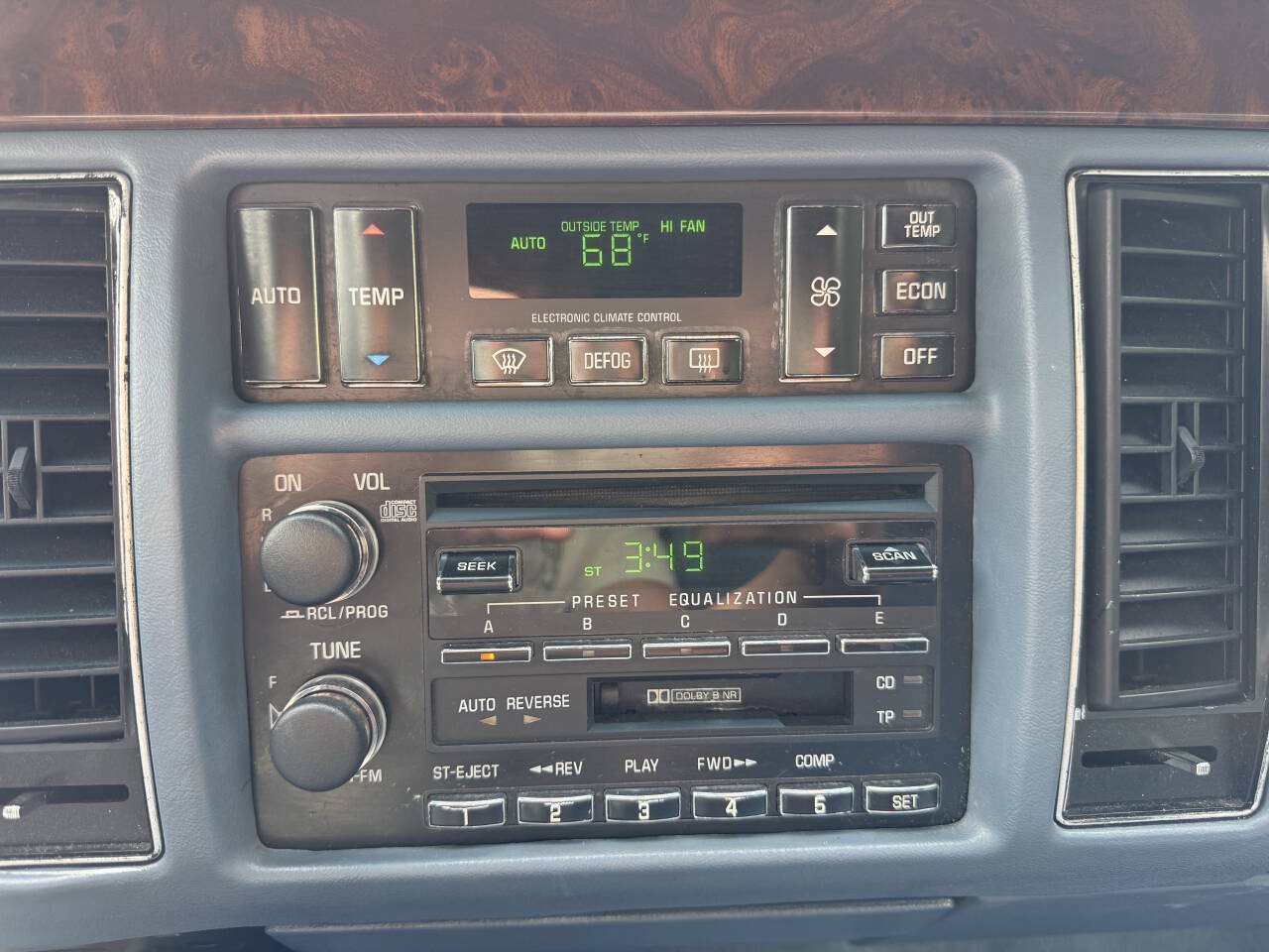Used 1994 Cadillac Fleetwood Brougham RWD image 23