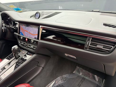 Used 2024 Porsche Macan S image 28