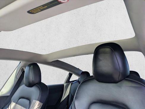 Used 2021 Tesla Model 3 Performance image 16