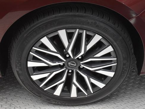 Used 2024 Nissan Altima 2.5 SV FWD image 35
