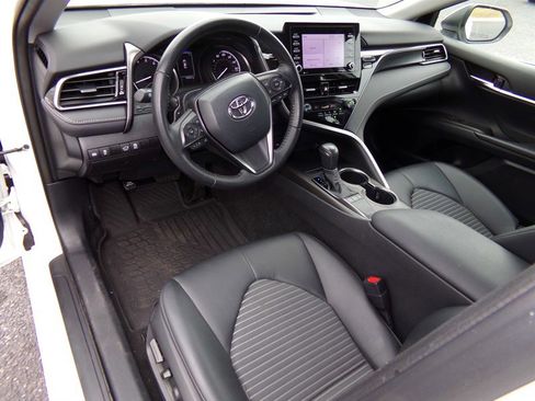 Used 2023 Toyota Camry SE image 19
