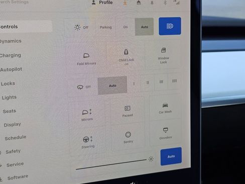 Used 2022 Tesla Model Y Long Range image 16