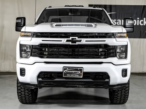 Used 2025 Chevrolet Silverado 3500 W/T AWD/4WD image 3