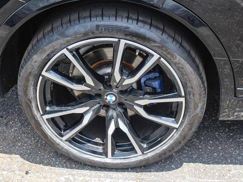 Used 2022 BMW X7 xDrive40i w/ M Sport Package AWD/4WD image 8