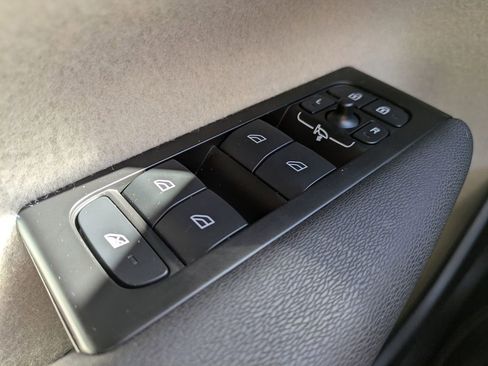 Certified 2022 Volvo XC40 T4 Inscription w/ Advanced Package image 25