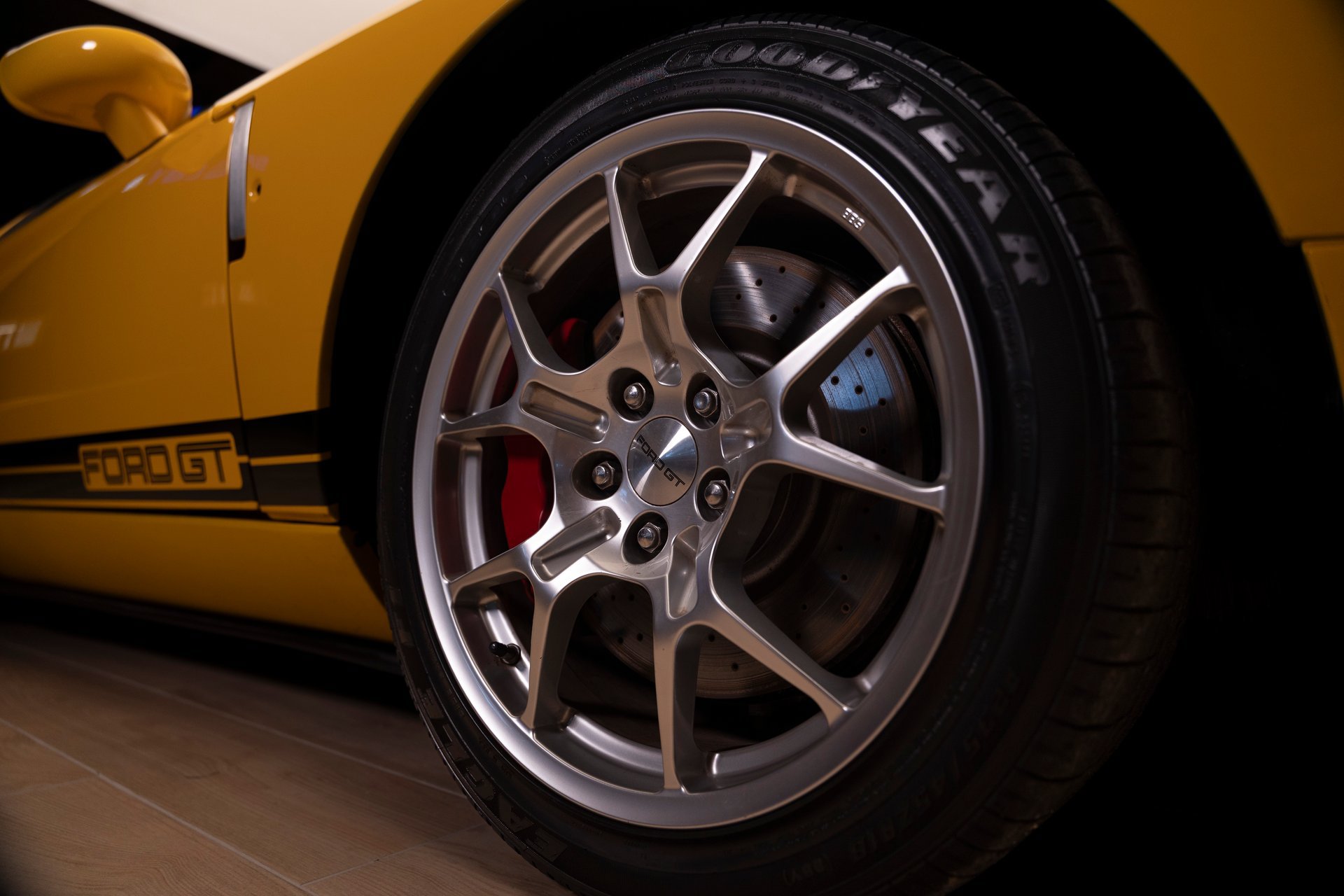 Used 2005 Ford GT RWD image 35