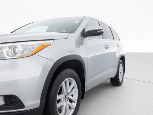 Used 2016 Toyota Highlander LE AWD/4WD image 12
