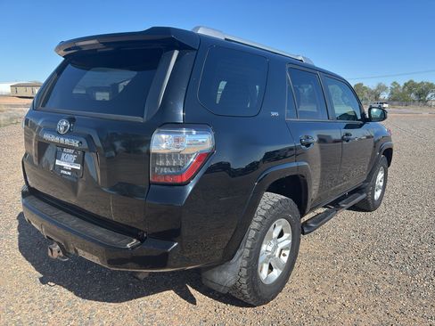 Used 2016 Toyota 4Runner SR5 AWD/4WD image 4