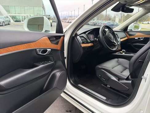 Certified 2023 Volvo XC90 B5 Plus w/ Protection Package Premier image 7