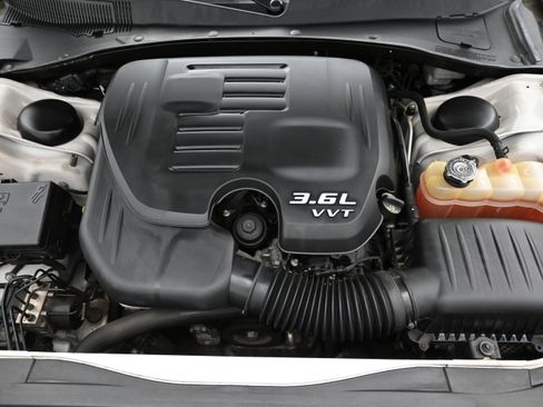 Used 2013 Chrysler 300 RWD image 25