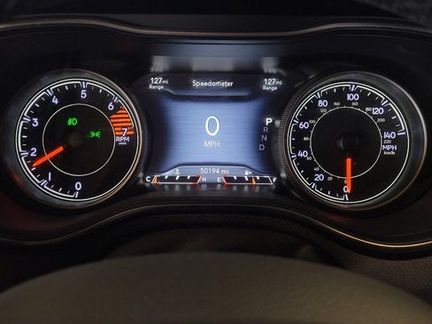 Used 2019 Jeep Cherokee Limited FWD image 23