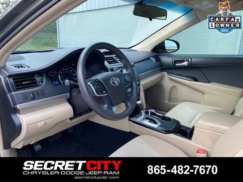 Used 2014 Toyota Camry LE FWD image 12