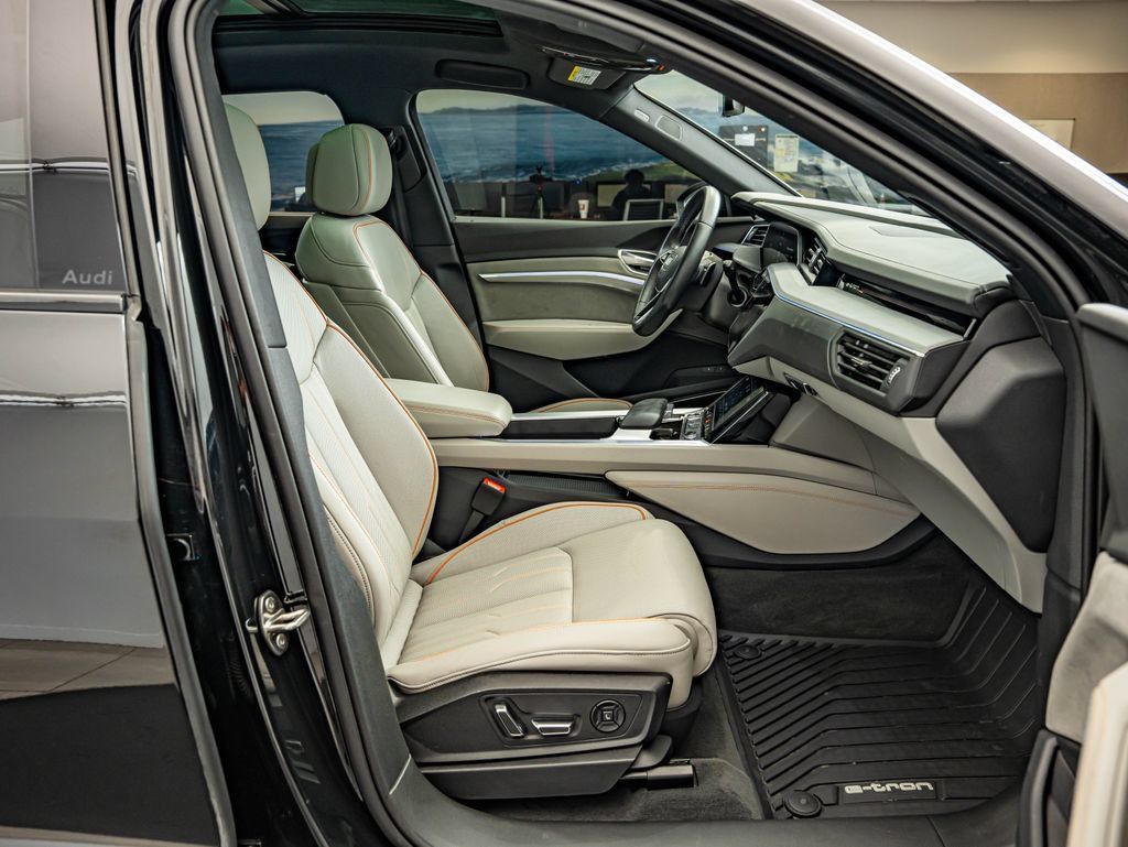 Certified 2024 Audi Q8 e-tron Prestige w/ Prestige Package AWD/4WD image 40