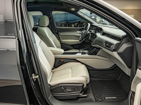 Used 2024 Audi Q8 e-tron Prestige w/ Prestige Package AWD/4WD image 40
