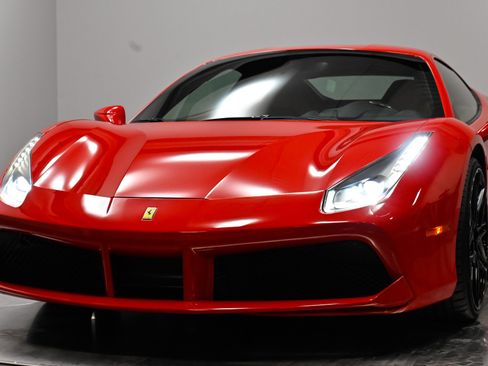 Used 2018 Ferrari 488 GTB RWD image 45