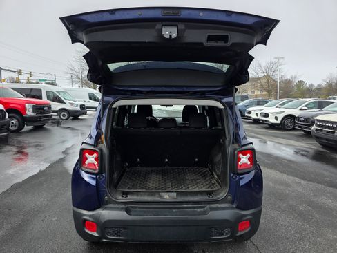 Used 2017 Jeep Renegade Latitude w/ Cold Weather Group image 9