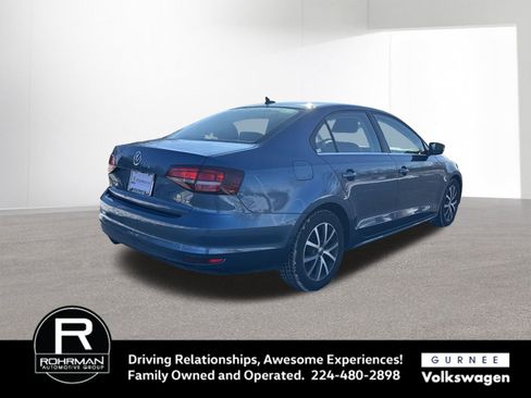 Used 2017 Volkswagen Jetta SE image 8