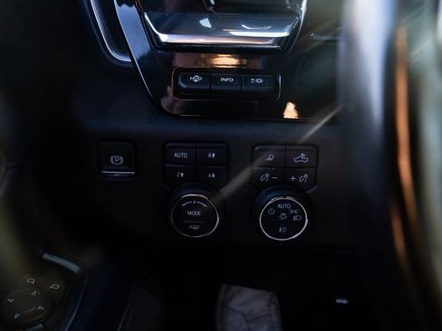 Used 2024 Chevrolet Silverado 3500 High Country w/ Technology Package image 13