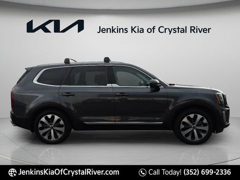 Used 2022 Kia Telluride EX w/ EX Premium Package FWD image 4