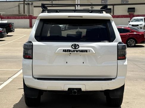 Used 2022 Toyota 4Runner SR5 Premium w/ Moonroof Package AWD/4WD image 5