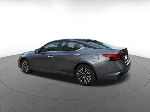 Used 2025 Nissan Altima 2.5 SV FWD image 10
