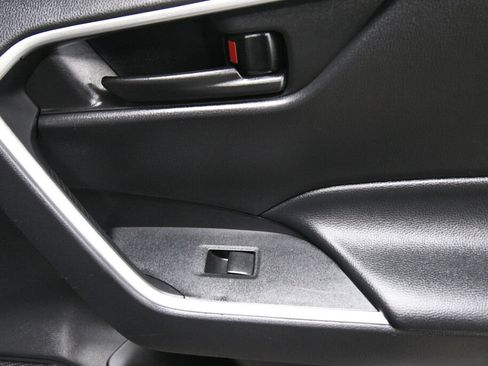 Used 2022 Toyota RAV4 LE AWD/4WD image 23