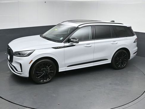Certified 2025 Lincoln Aviator Reserve w/ Equipment Group 201A AWD/4WD image 46