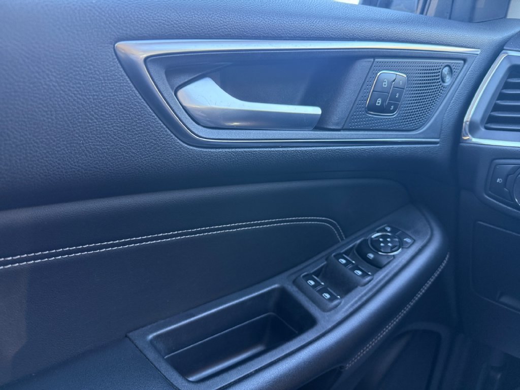Used 2023 Ford Edge Titanium AWD/4WD image 17