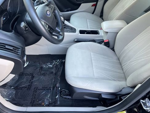 Used 2017 Ford Focus SE FWD image 9