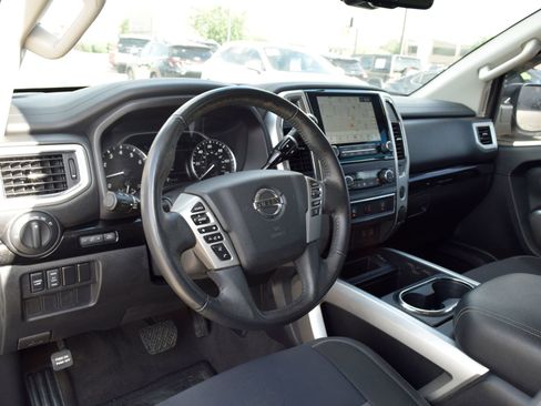 Used 2021 Nissan Titan SV w/ SV Convenience Package RWD image 17