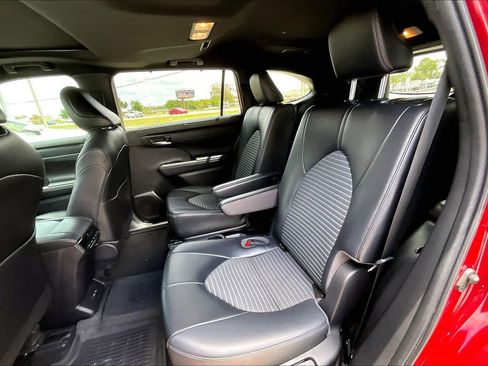 Used 2022 Toyota Highlander XSE FWD image 21