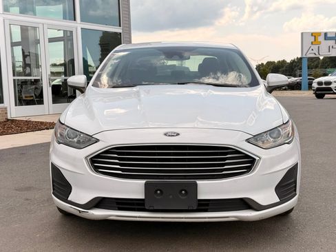 Used 2019 Ford Fusion SE FWD image 2