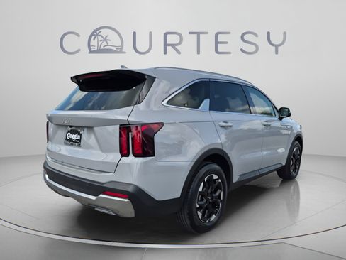 Certified 2025 Kia Sorento S FWD image 7