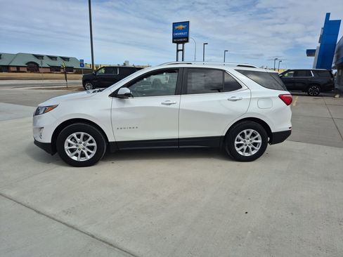 Used 2021 Chevrolet Equinox LT image 2