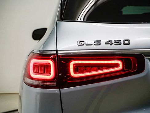 Used 2022 Mercedes-Benz GLS 450 4MATIC image 9