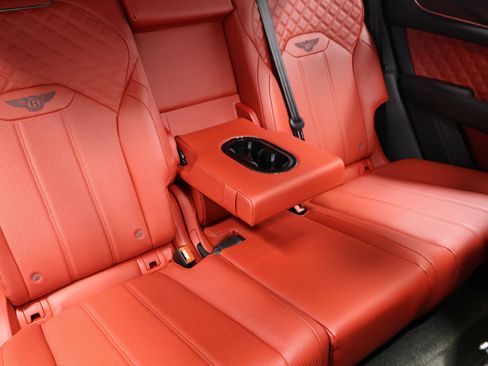 Used 2022 Bentley Bentayga AWD/4WD image 92