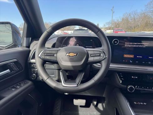 New 2026 Chevrolet Suburban LT image 12