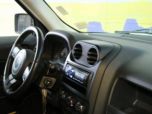 Used 2015 Jeep Patriot Latitude image 10