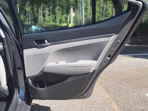 Used 2018 Hyundai Elantra SE w/ Cargo Package FWD image 17