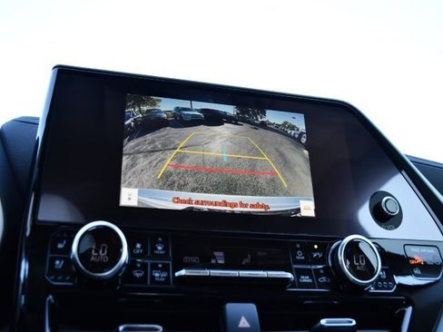 Used 2023 Toyota Highlander Limited image 18