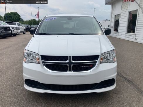 Used 2019 Dodge Grand Caravan SE FWD image 2