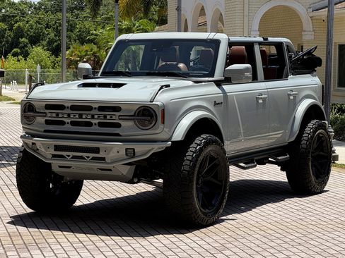 Used 2024 Ford Bronco Outer Banks AWD/4WD image 2