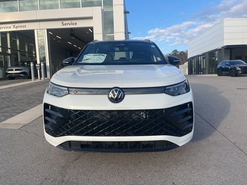 New 2026 Volkswagen Tiguan SE R-Line FWD image 2