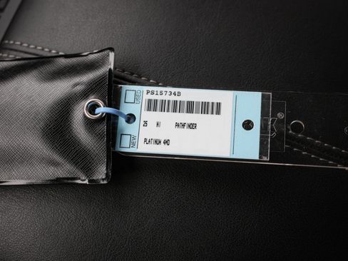 Used 2025 Nissan Pathfinder Platinum image 39