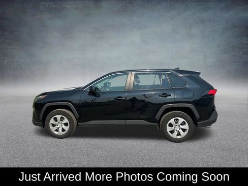 Used 2024 Toyota RAV4 LE AWD/4WD image 2