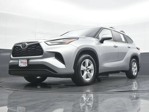 Used 2022 Toyota Highlander L AWD/4WD image 27