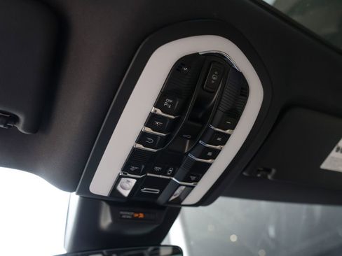 Certified 2025 Porsche Macan image 27