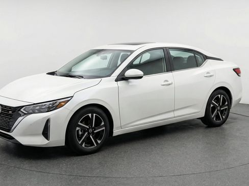 Used 2025 Nissan Sentra SV FWD image 3