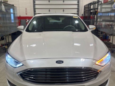 Used 2018 Ford Fusion SE w/ Fusion SE Technology Package image 1