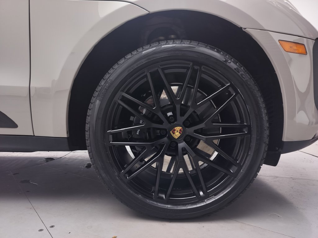 Certified 2023 Porsche Macan GTS AWD/4WD image 29